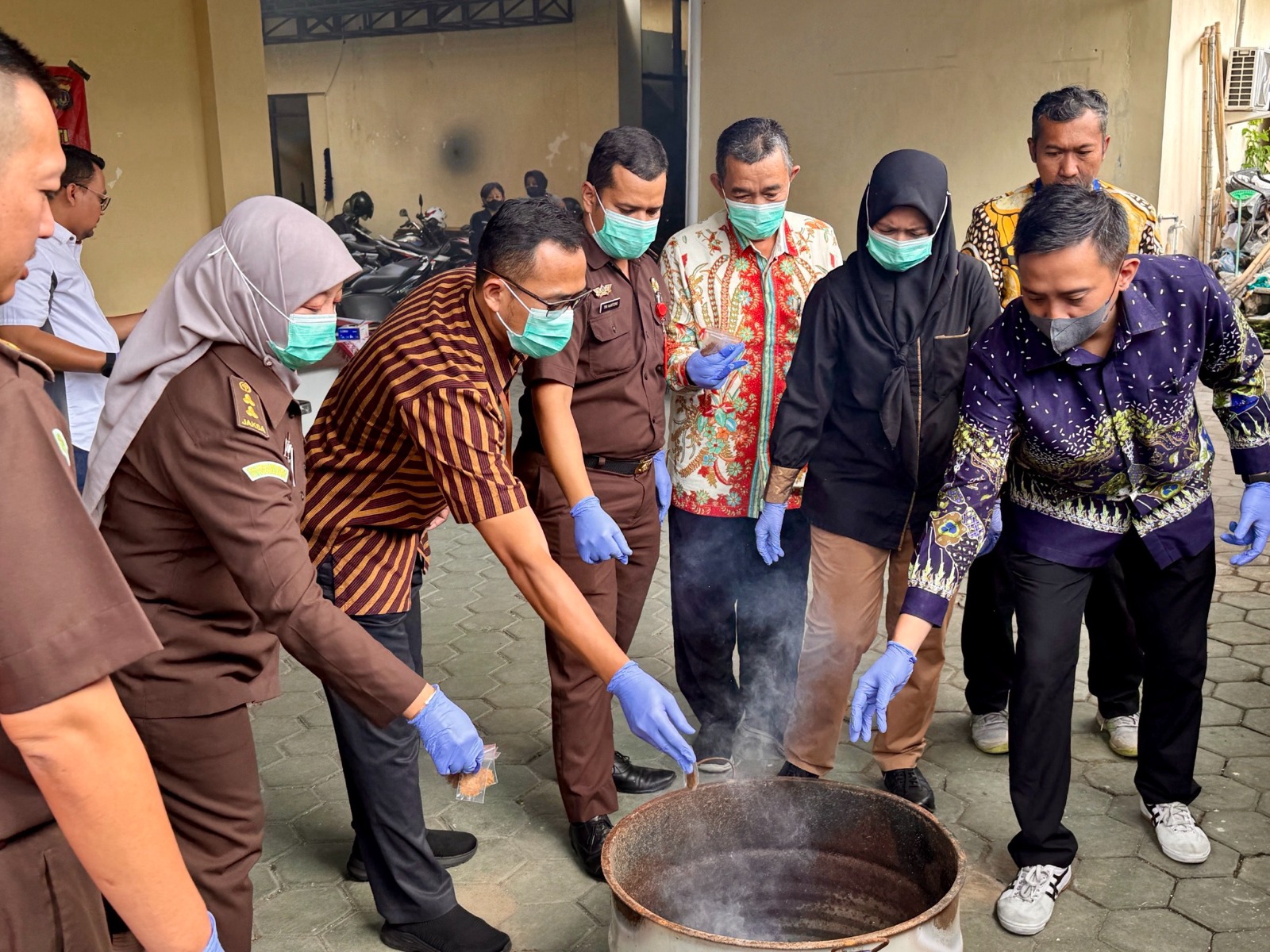 Hakim Pengadilan Negeri Yogyakarta Menghadiri Pemusnahan Barang  Sitaan/Bukti Narkotika