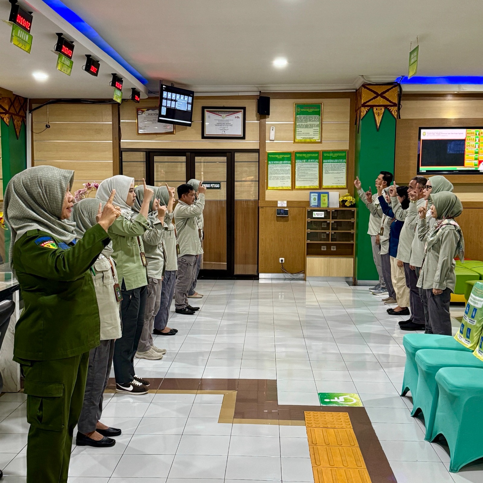 Apel Pagi Rutin Petugas PTSP 25 Juni 2025