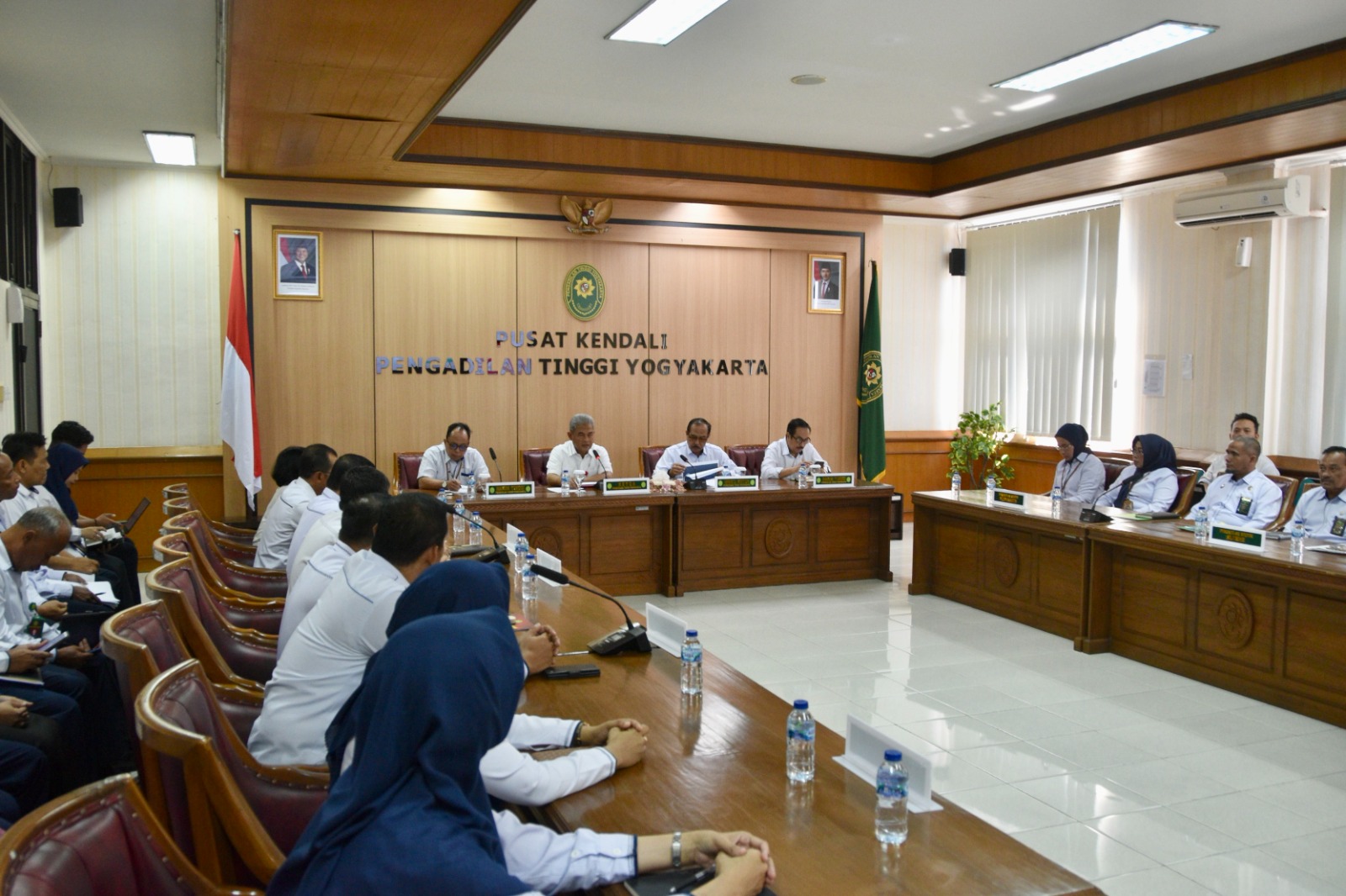 Pengadilan Negeri Yogyakarta Mengikuti Monev Perjanjian Kinerja Triwulan II 2025 dan Penyerahan Sertifikasi Penyusunan LKjIP Tahun 2024