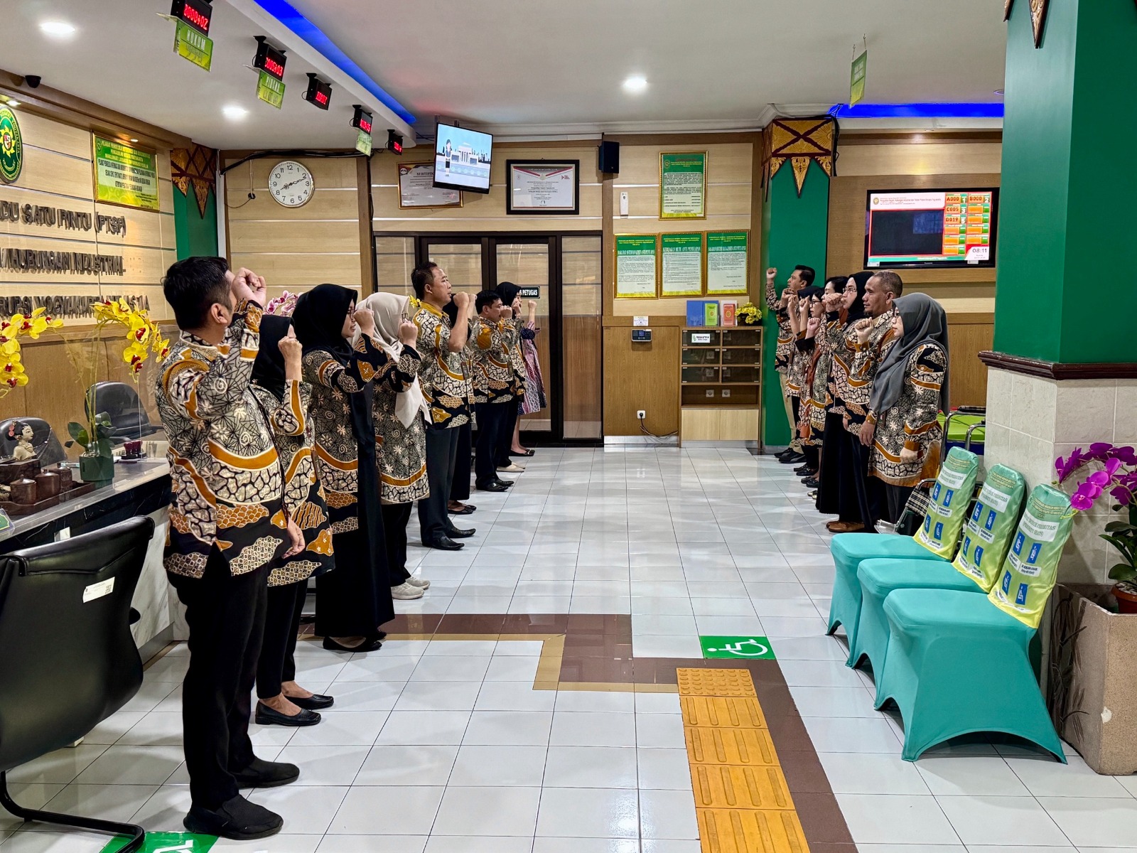 Apel Pagi Rutin Petugas PTSP 24 Juli 2025