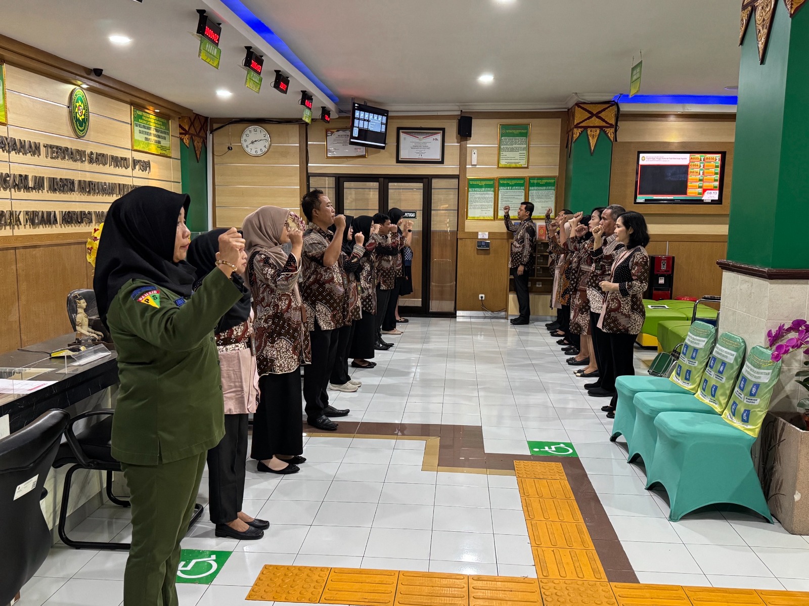 Apel Pagi Rutin Petugas PTSP 7 Agustus 2025