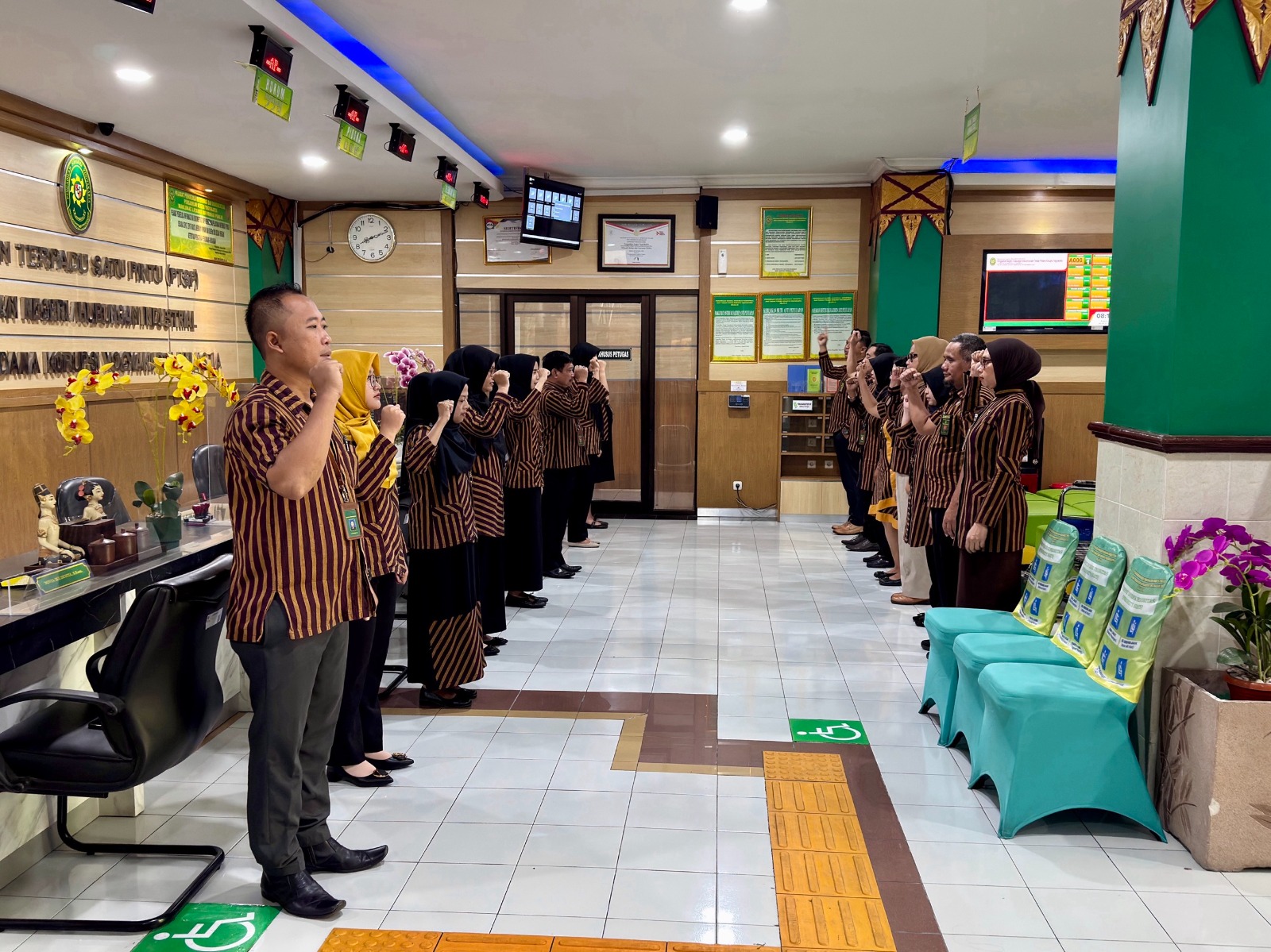 Apel Pagi Rutin Petugas PTSP 14 Agustus 2025