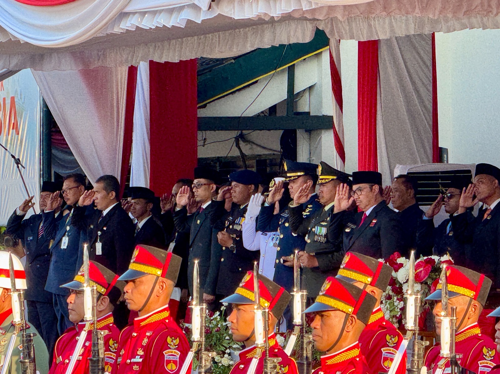 Hakim Pengadilan Negeri Yogyakarta Mengikuti Upacara Penurunan Bendera Merah Putih HUT Kemerdekaan RI ke-80 Tahun 2025