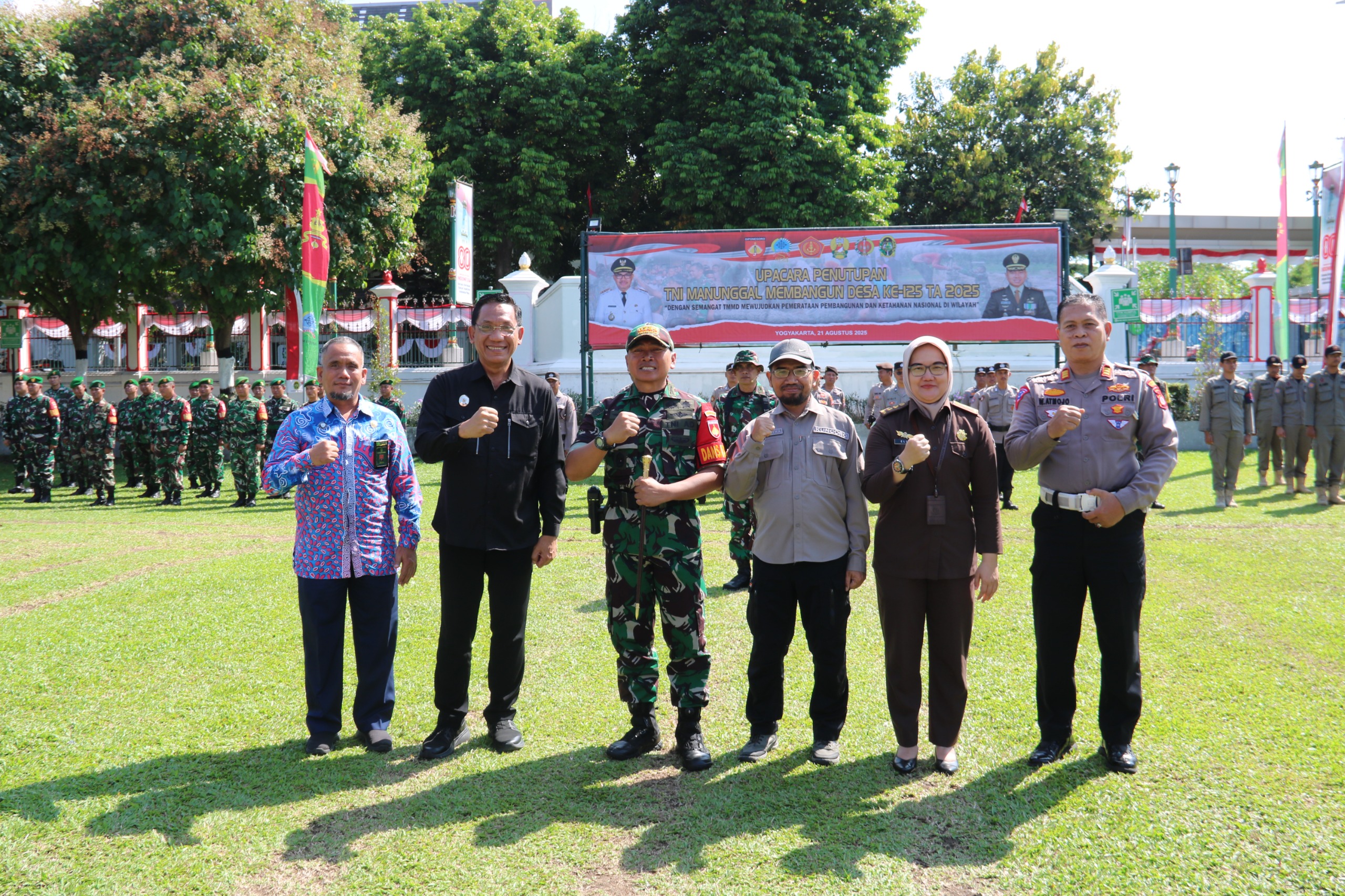 Sekretaris Pengadilan Negeri Yogyakarta Menghadiri Upacara Penutupan Program TMMD Sengkuyung Tahap III Tahun 2025