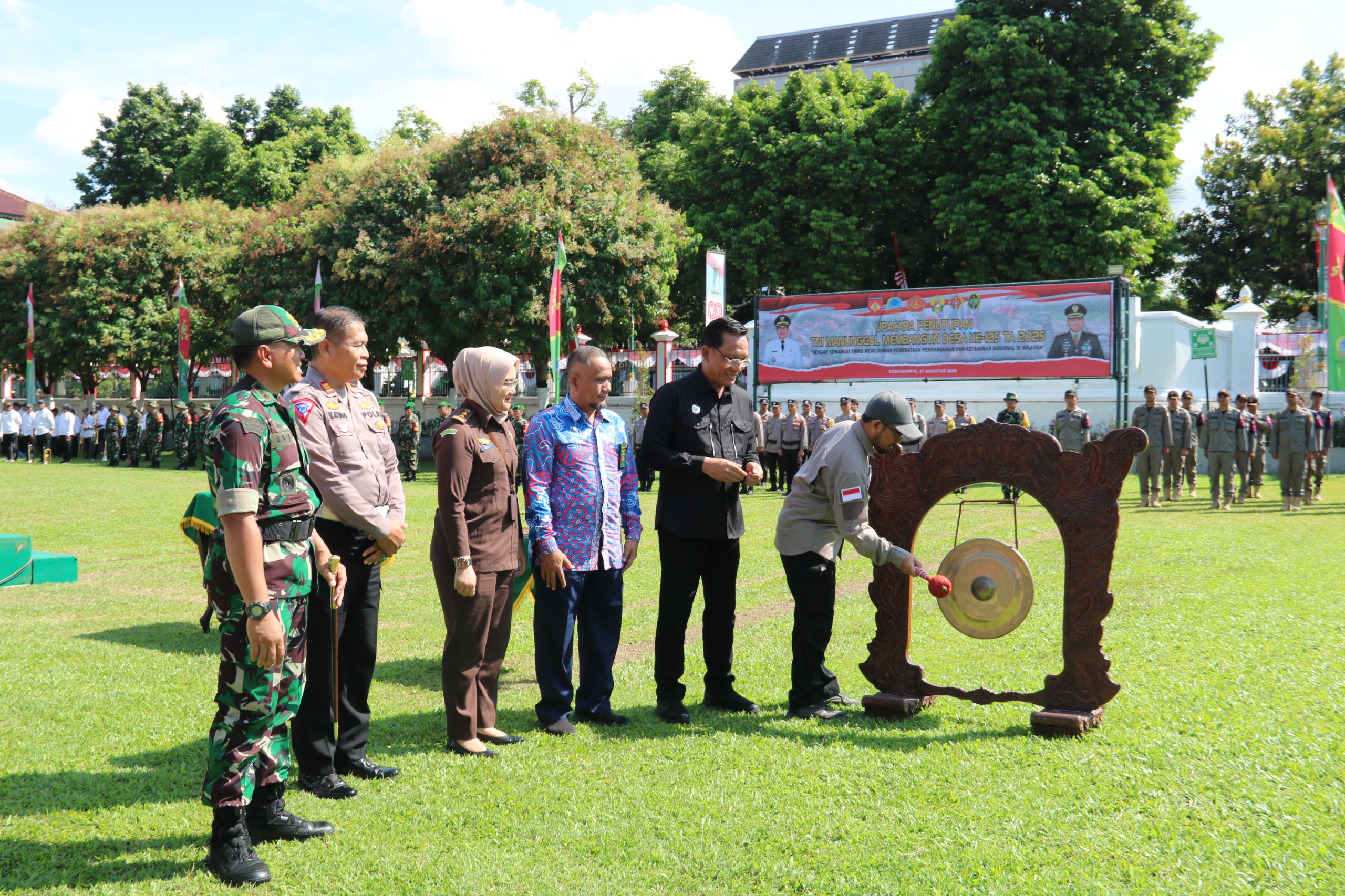 Sekretaris Pengadilan Negeri Yogyakarta Menghadiri Upacara Penutupan Program TMMD Sengkuyung Tahap III Tahun 2025 Sekretaris Pengadilan Negeri Yogyakarta Menghadiri Upacara Penutupan Program TMMD Sengkuyung Tahap III Tahun 2025