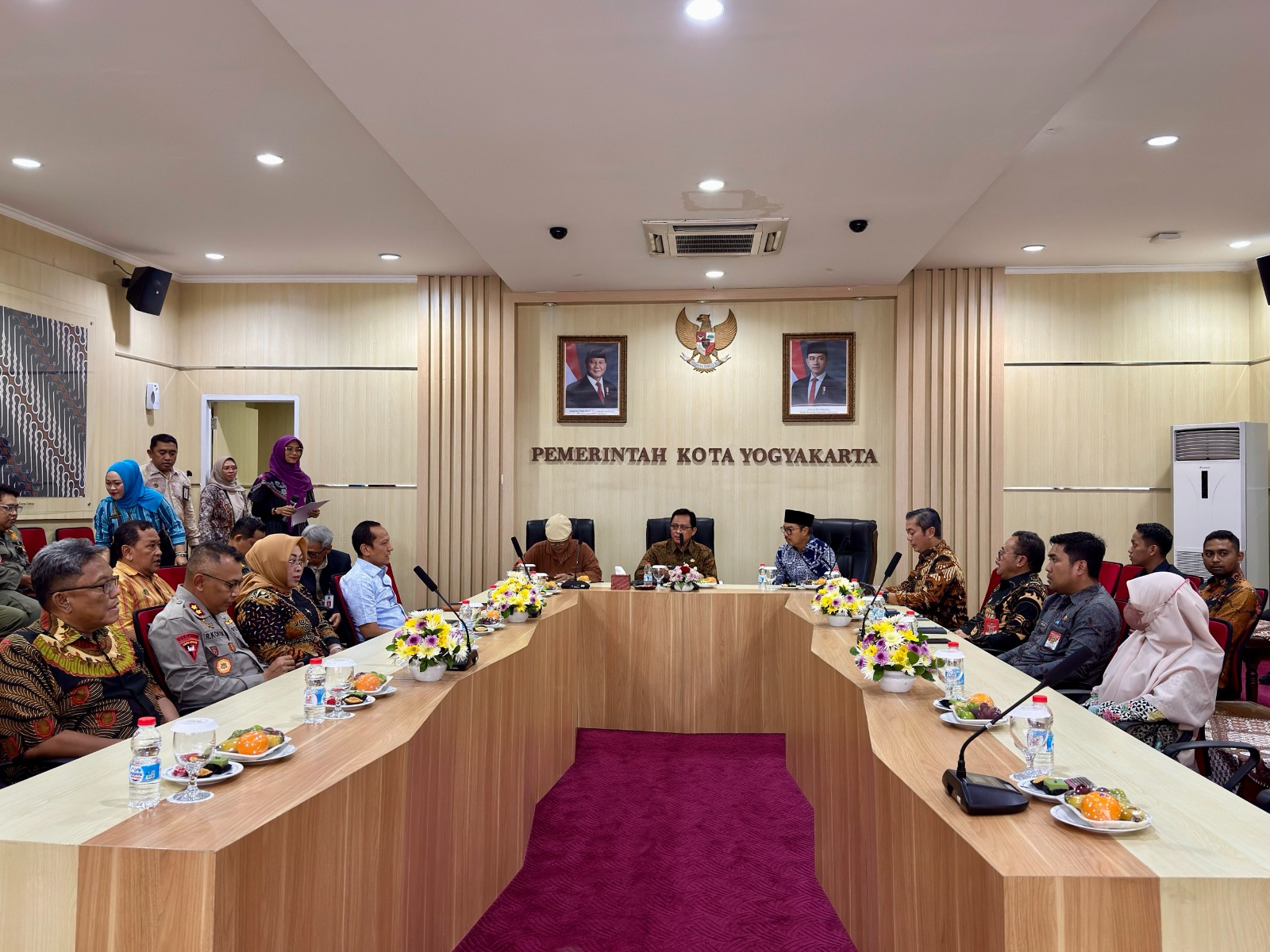 Ketua Pengadilan Negeri Yogyakarta Mengikuti Rakor dan Rapat Monev terkait Pasca Unjuk Rasa di Kota Yogyakarta Ketua Pengadilan Negeri Yogyakarta Mengikuti Rakor dan Rapat Monev terkait Pasca Unjuk Rasa di Kota Yogyakarta