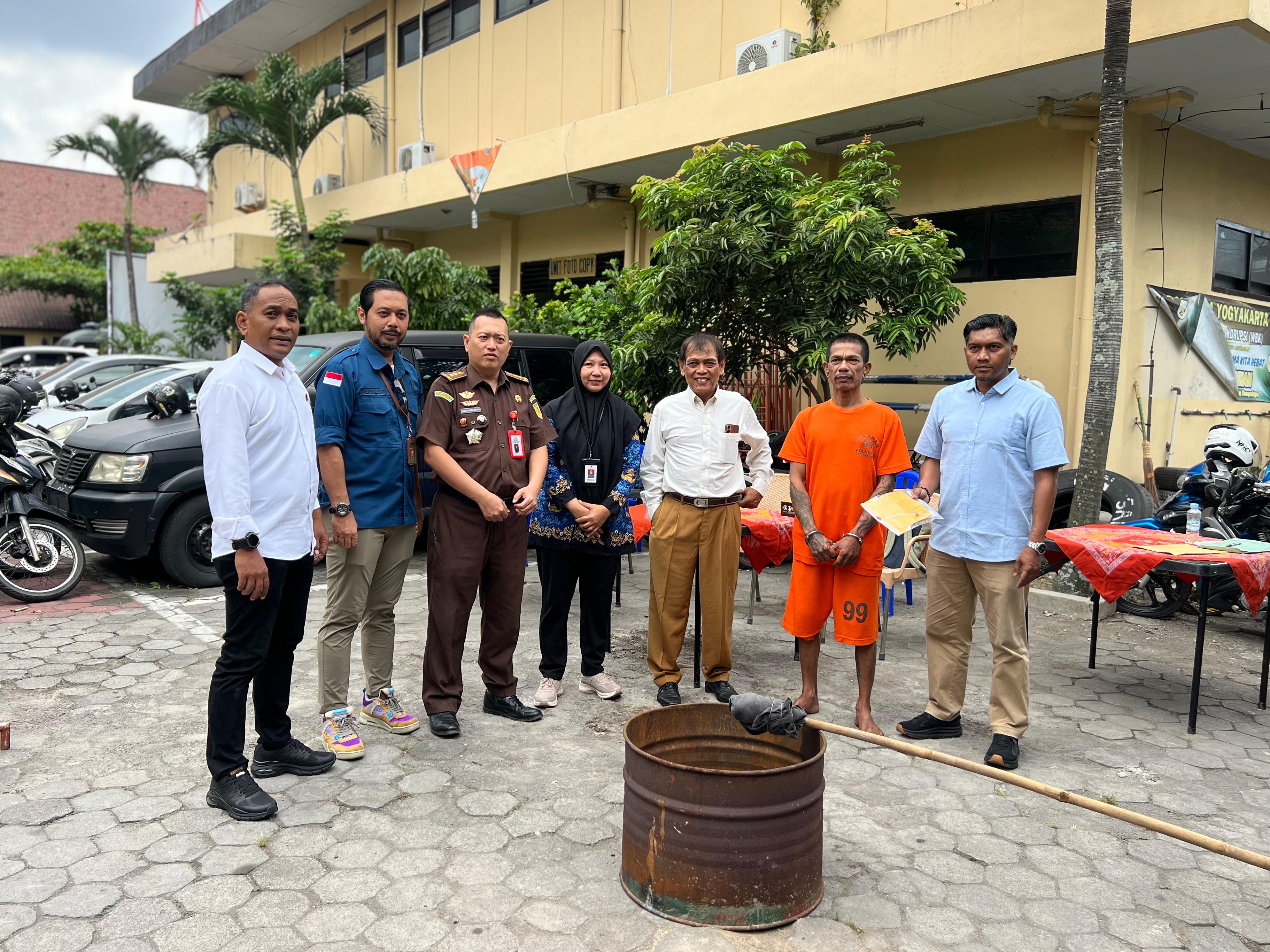 Jurusita Pengadilan Negeri Yogyakarta Menghadiri Pemusnahan Barang Sitaan Narkotika