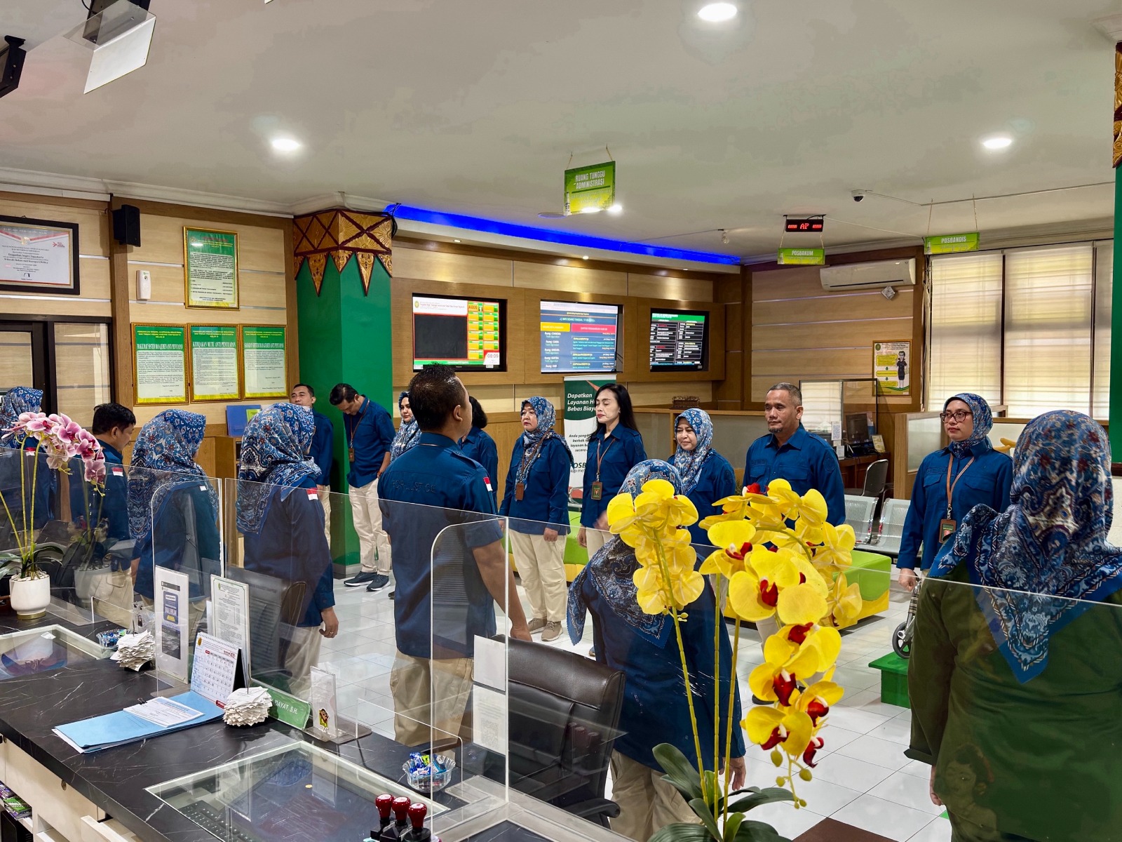 Apel Pagi Rutin Petugas PTSP 17 September 2025 Apel Pagi Rutin Petugas PTSP 17 September 2025