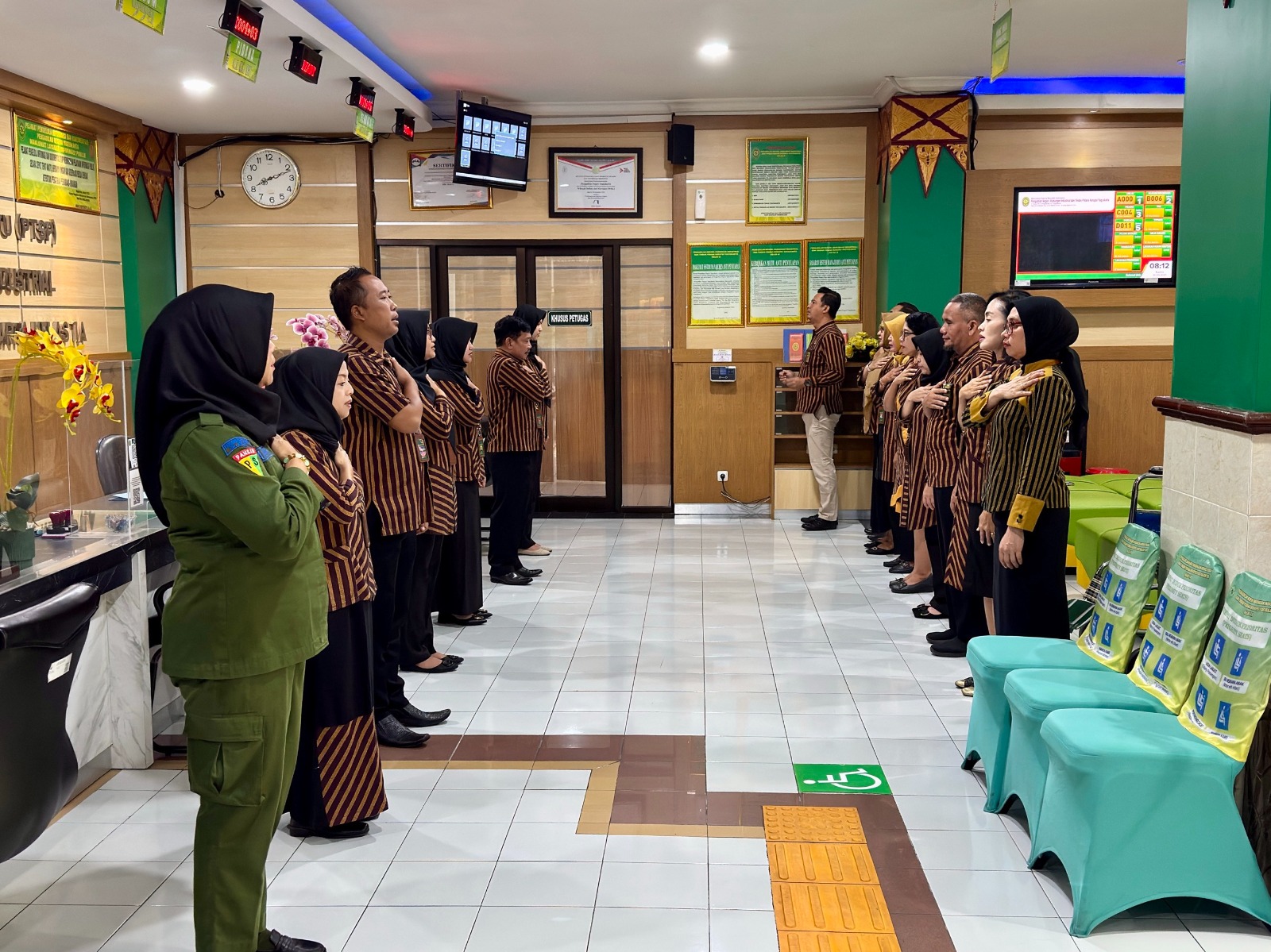 Apel Pagi Rutin Petugas PTSP 18 September 2025