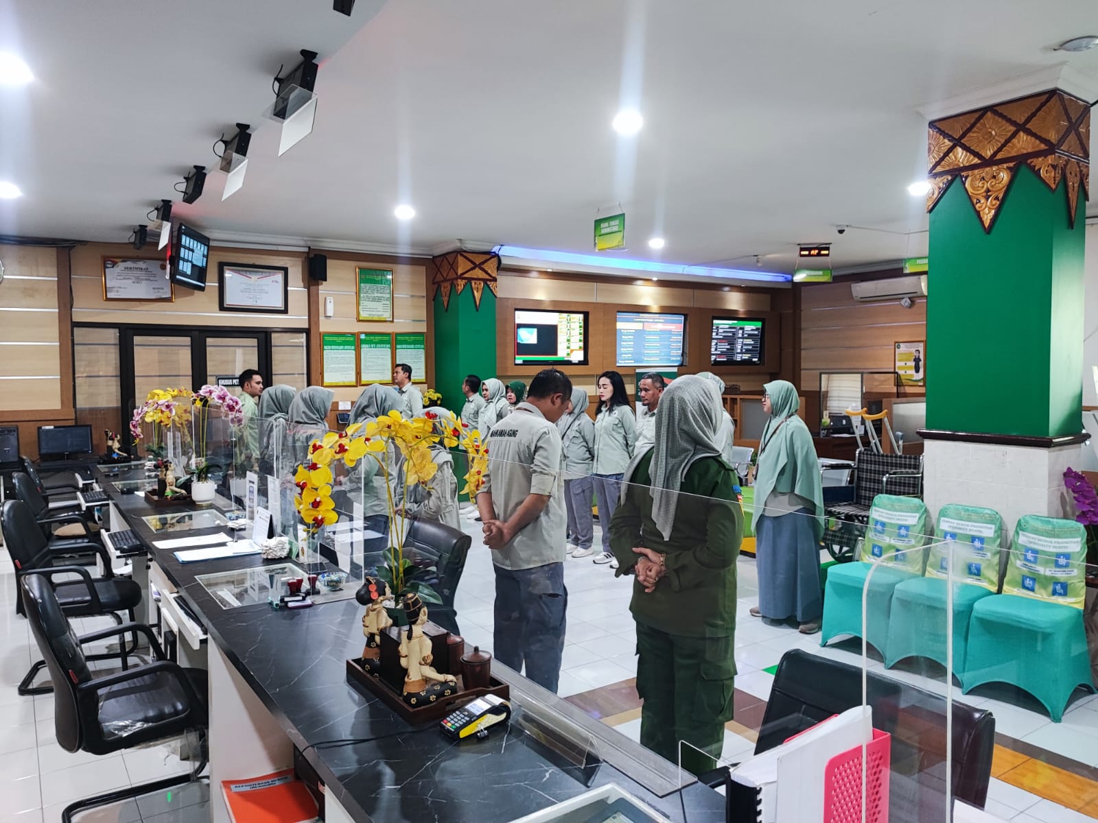 Apel Pagi Rutin Petugas PTSP 24 September 2025 Apel Pagi Rutin Petugas PTSP 24 September 2025