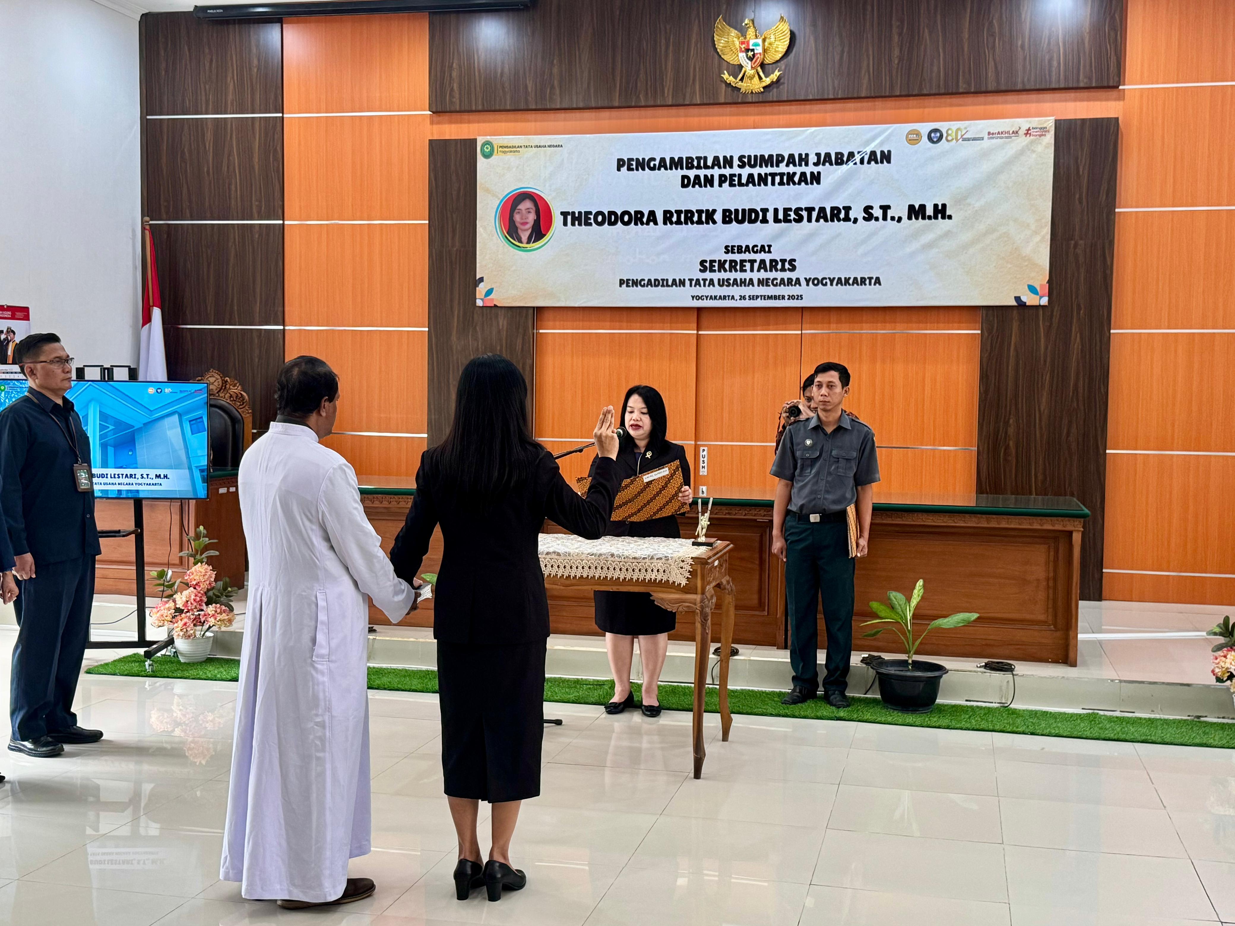 Pengadilan Negeri Yogyakarta Menghadiri Pengambilan Sumpah Jabatan dan Pelantikan Sekretaris Pengadilan Tata Usaha Negara Yogyakarta Pengadilan Negeri Yogyakarta Menghadiri Pengambilan Sumpah Jabatan dan Pelantikan Sekretaris Pengadilan Tata Usaha Negara Yogyakarta