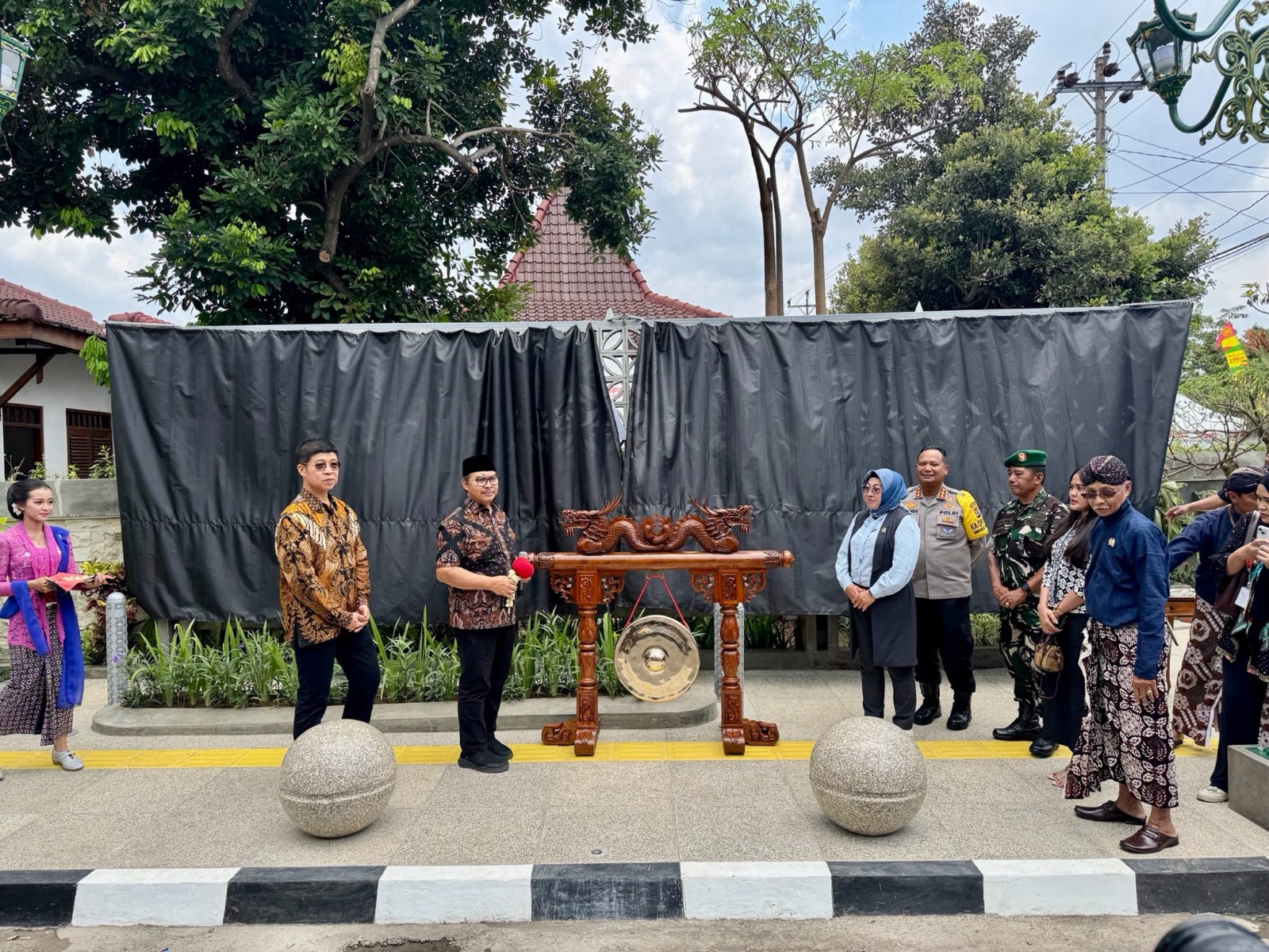 Ketua Pengadilan Negeri Yogyakarta Menghadiri Peresmian Taman dan Gapura Sentra Industri Bakpia Pathok