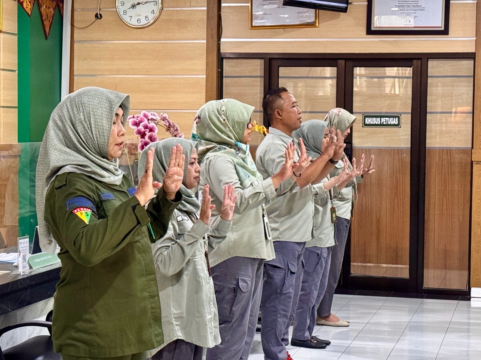 Apel Pagi Rutin Petugas PTSP 15 Oktober 2025