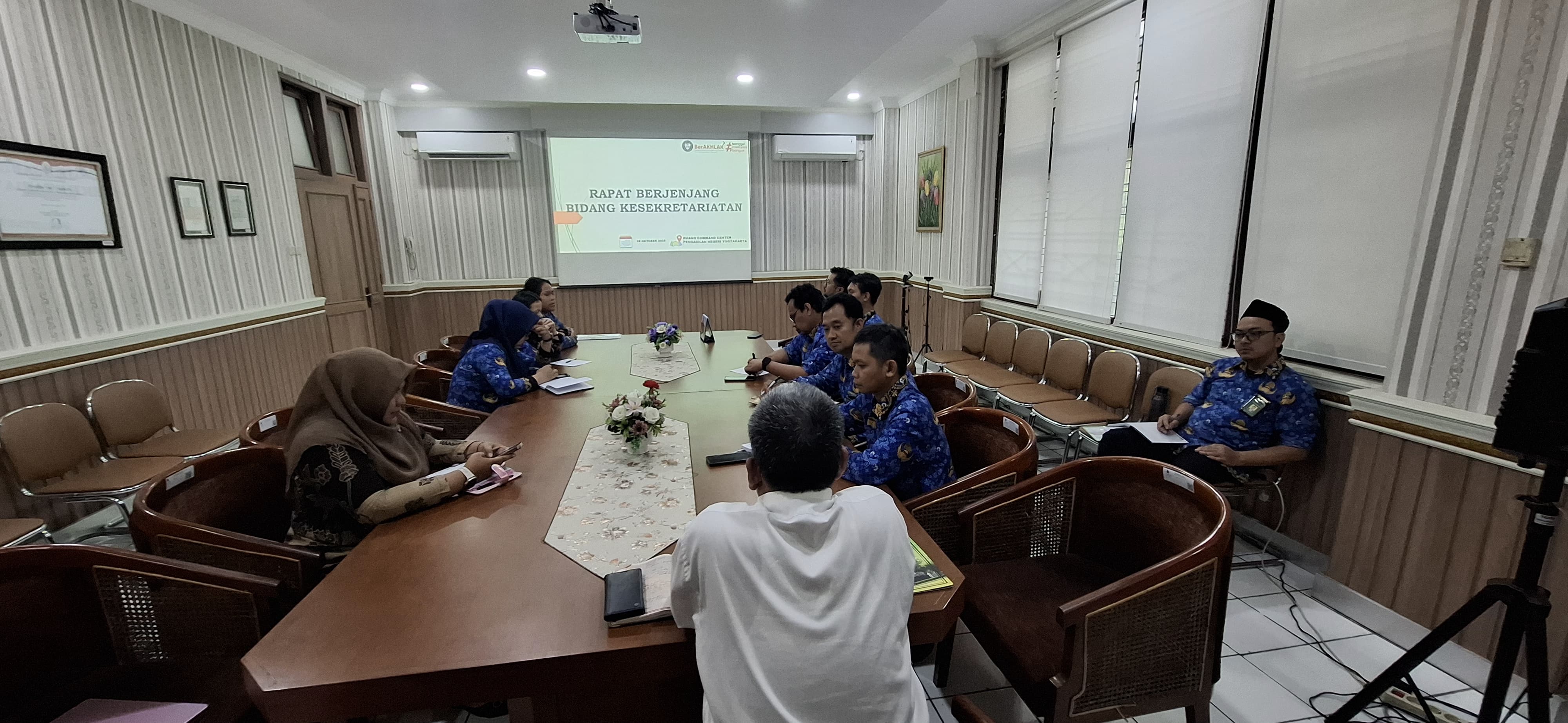 Rapat Berjenjang Kesekretariatan Pengadilan Negeri Yogyakarta Bulan Oktober 2025