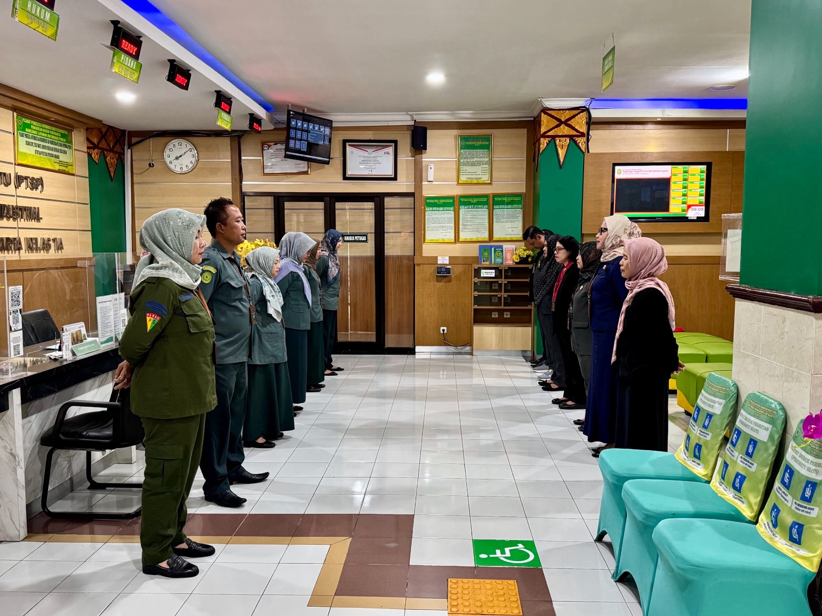 Apel Pagi Rutin Petugas PTSP 12 November 2025