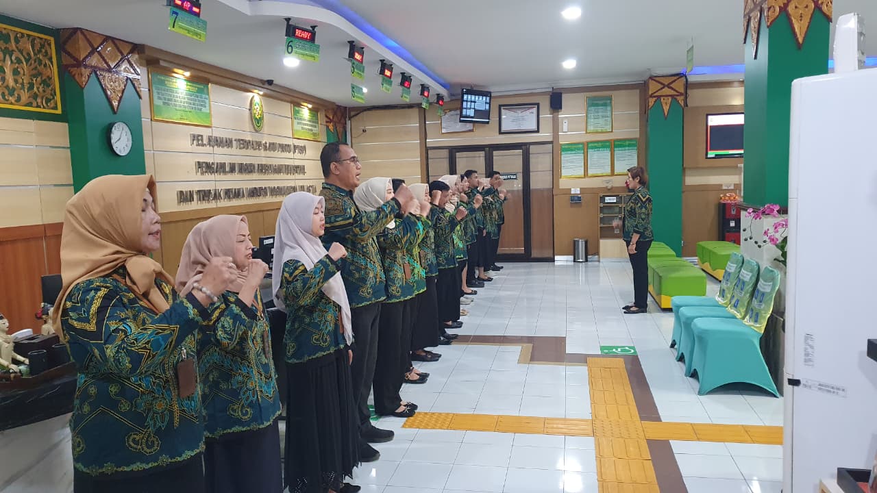 Apel Pagi Rutin Petugas PTSP 18 Desember 2025