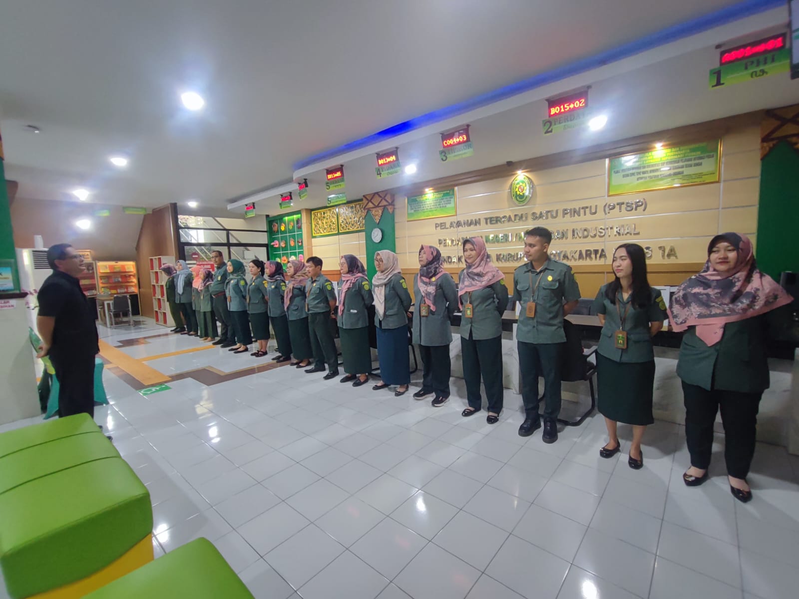 Apel Pagi Rutin Petugas PTSP 23 Desember 2025