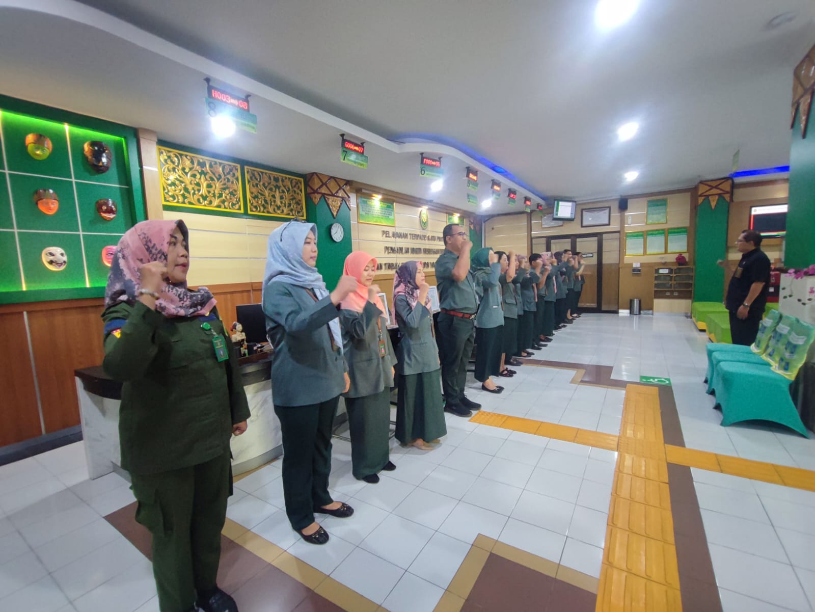 Apel Pagi Rutin Petugas PTSP 23 Desember 2025