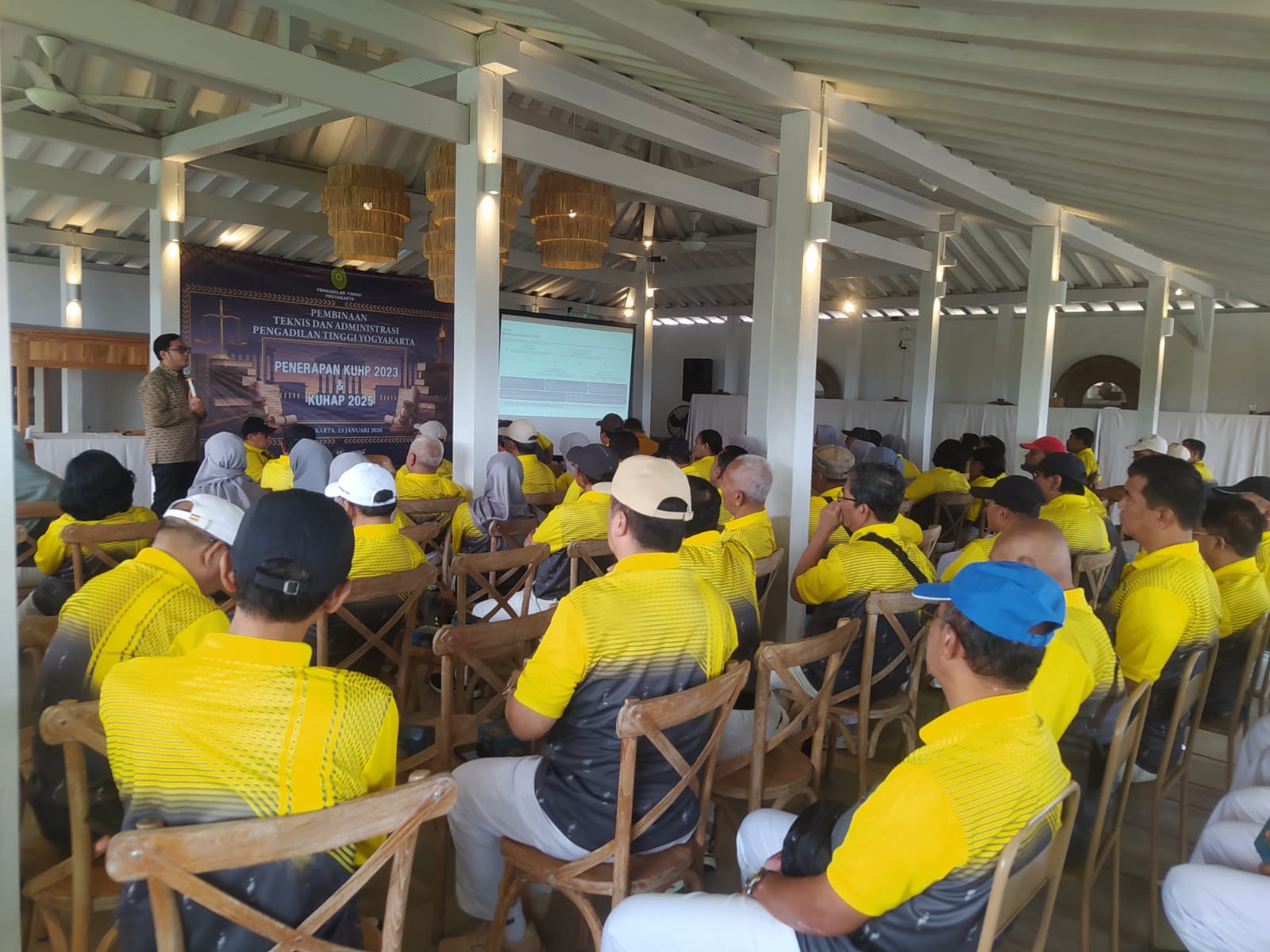 Pengadilan Negeri Yogyakarta Mengikuti Pembinaan di Luar Kantor Pengadilan Tinggi Yogyakarta
