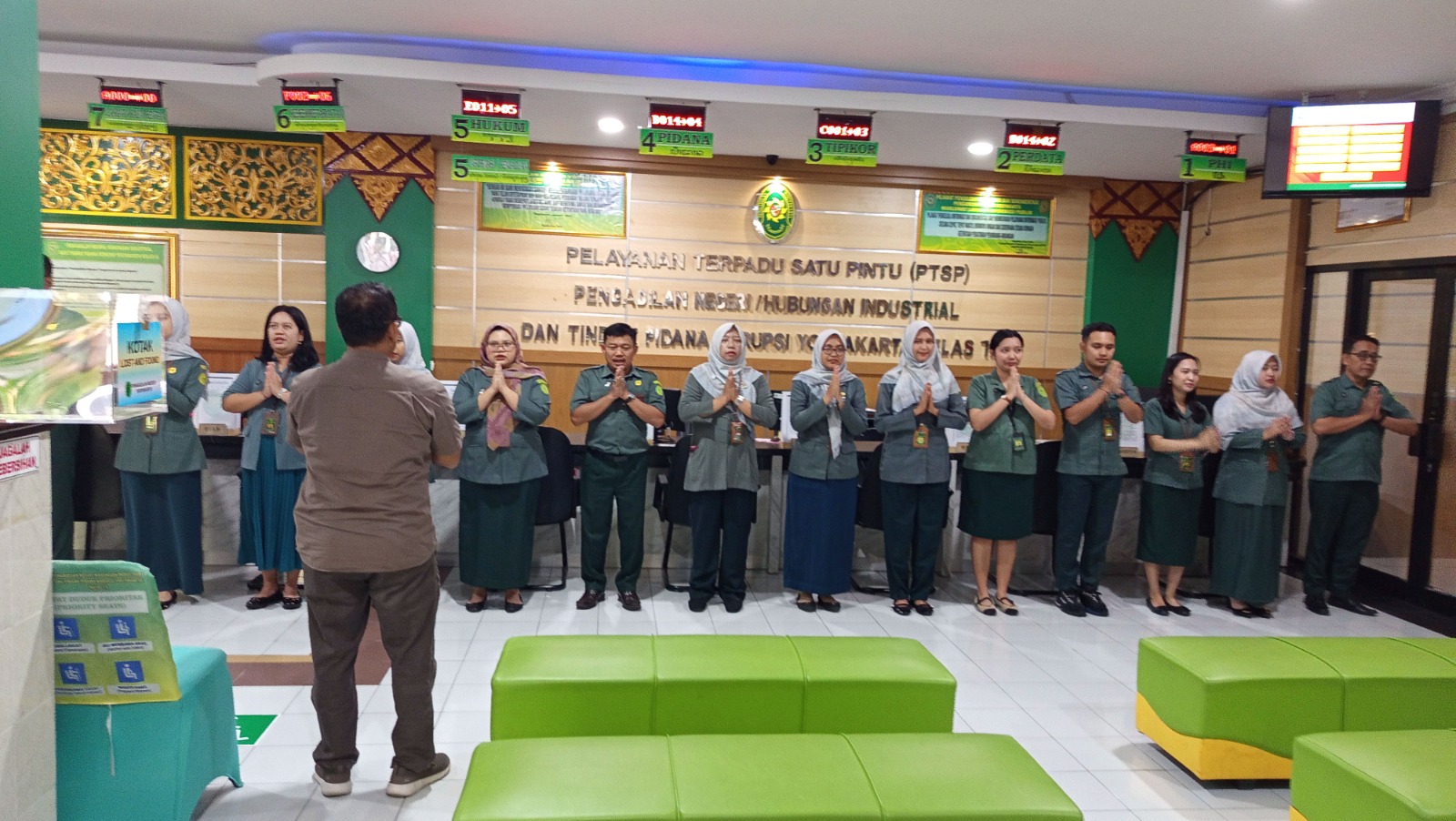 Apel Pagi Rutin Petugas PTSP 6 Mei 2026 Apel Pagi Rutin Petugas PTSP 6 Mei 2026