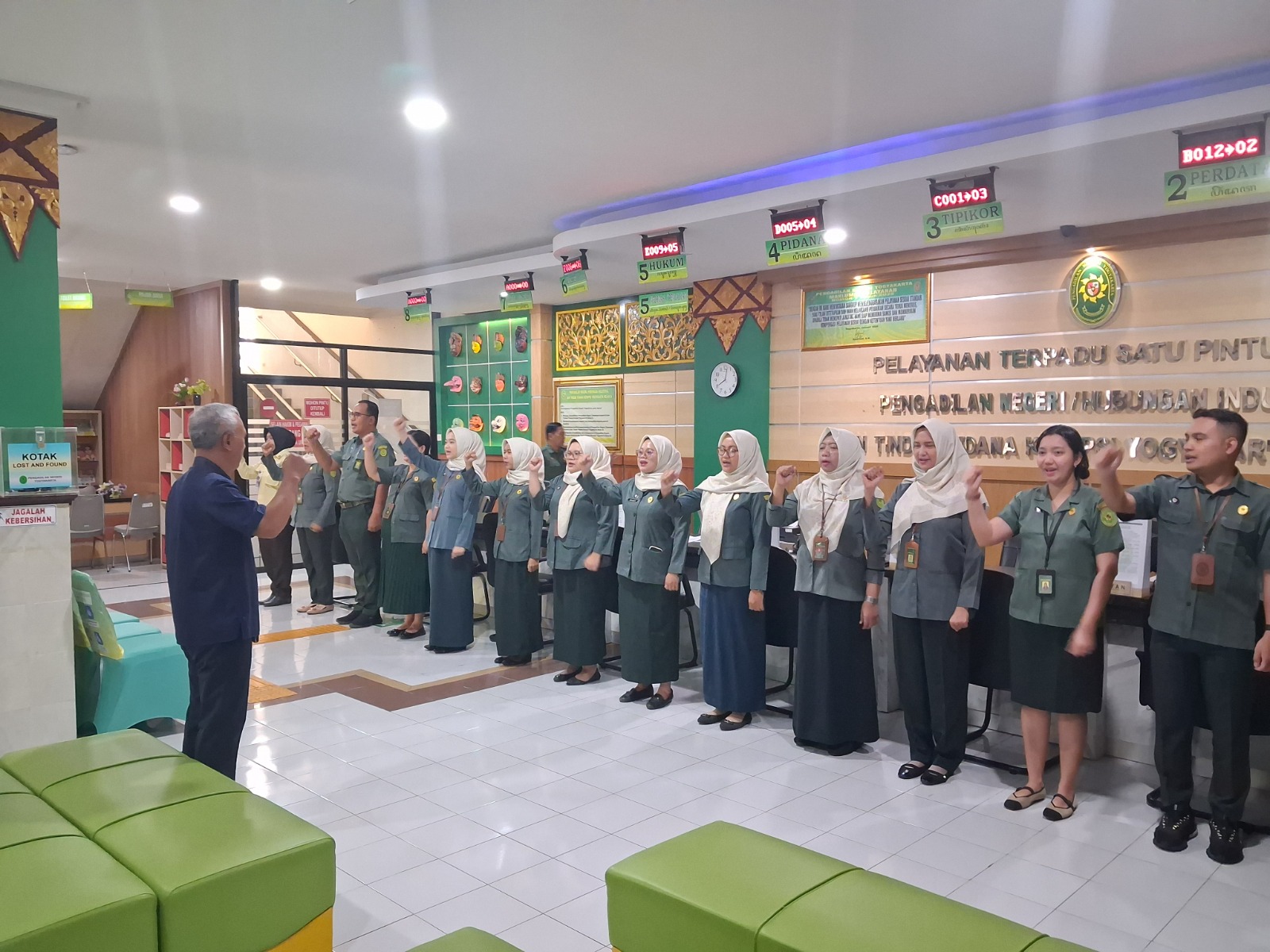 Apel Pagi Rutin Petugas PTSP 12 Mei 2026 Apel Pagi Rutin Petugas PTSP 12 Mei 2026