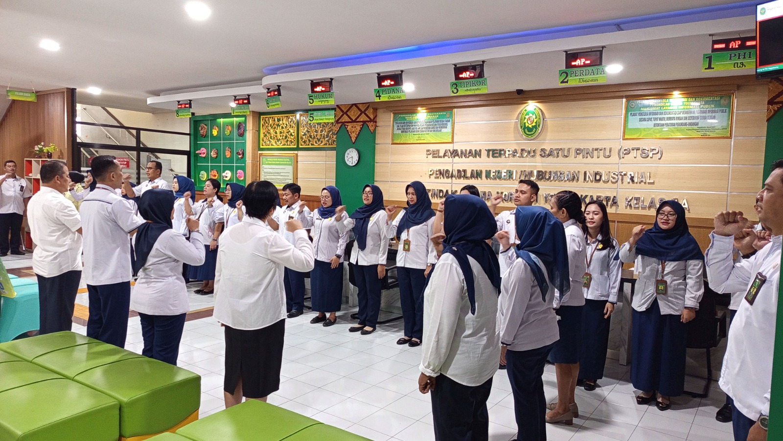 Apel Pagi Rutin Petugas PTSP 18 Mei 2026 Apel Pagi Rutin Petugas PTSP 18 Mei 2026