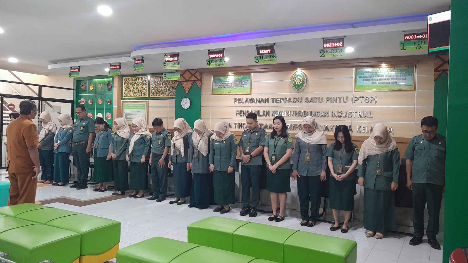 Apel Pagi Rutin Petugas PTSP 19 Mei 2026 Apel Pagi Rutin Petugas PTSP 19 Mei 2026